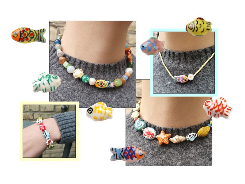 Halsk�der med figurer og perler i mange farver