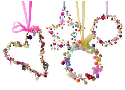 DIY | Christmas decoration with beads and flowers