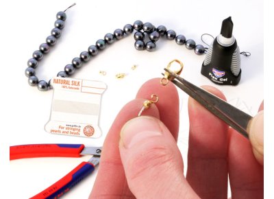 DIY klassische Halskette mit Seidenfaden und Kalotten