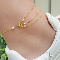 Zwischenst&uuml;ck, F&auml;cher, 3 L&ouml;chern, &Ouml;se und S&uuml;&szlig;wasserperle, vergoldetes Silber, 10x10 mm. 2 Stk