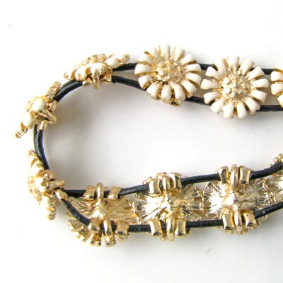 Enamelled marguerite, w. crystal gilded/white, 10.5mm, 2pcs.