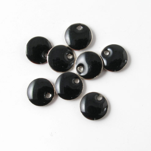 Enamel charm, black/silver coin w. hole at the edge, 8mm, 6pcs.