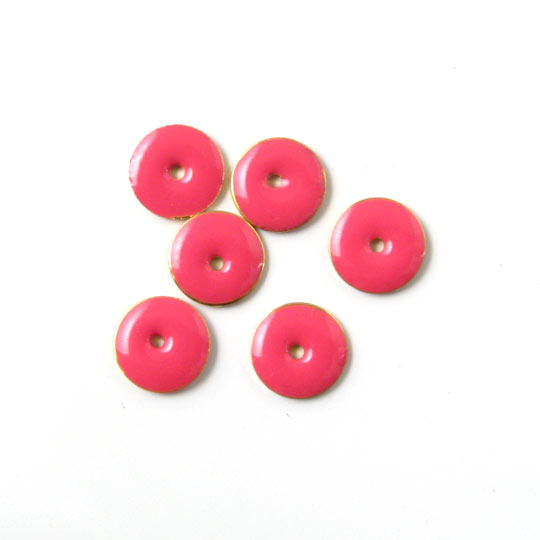 Enamel charm, pink, coin w. hole in the middle, 8mm, 6pcs.