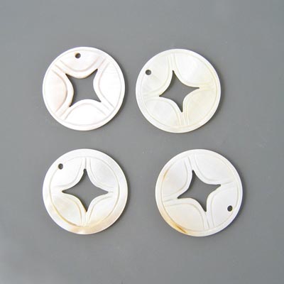 Mother-of-pearl, disc with stars, natural white, 30mm. 2 stk.