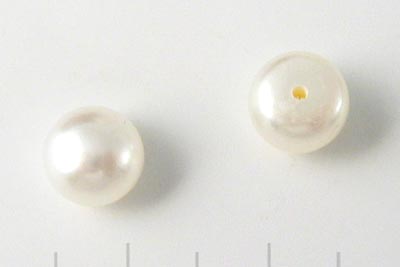Freshwater pearl, white, half-drilled, flat backside, 7-7,5mm, 2pcs.