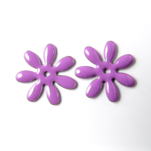Enamel, marguerite-shape, light purple silvered, 18mm, 2pcs.