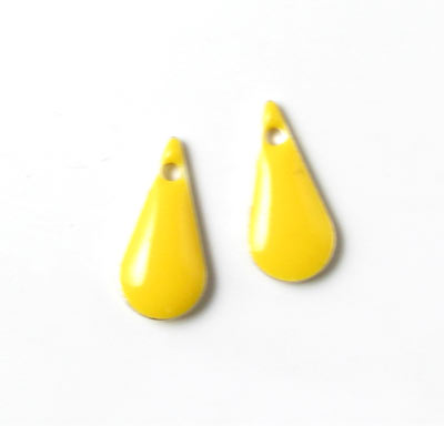 Enamel charm, slim yellow teardrop, 15x7mm, 2pcs.