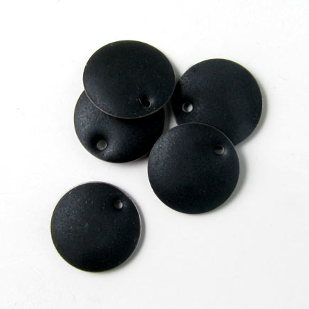 Enamel charm, matt black/silver coin w. hole at the edge, 10mm, 4pcs.
