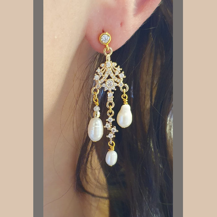 Chandelier link with 24 zircons, light gold plated brass, 4 eyelets, 21,5x13,5 mm, 2 pcs