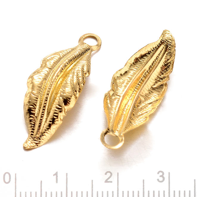 Leaf pendant, wavy, gilded brass, 26x9x1mm, 4pcs.