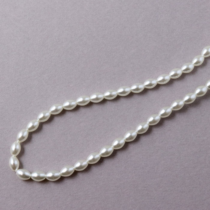 Glass beads, whole strand, rice-shaped, coated, white mother of pearl, 6x4 mm, approx. 100 pcs