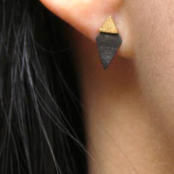 Earstuds, small brushed triangle, Sterling silver, 4.5mm, 2pcs.
