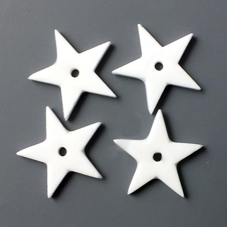 Ceramic star, white, with a hole in the middle, 18mm, 2pcs.