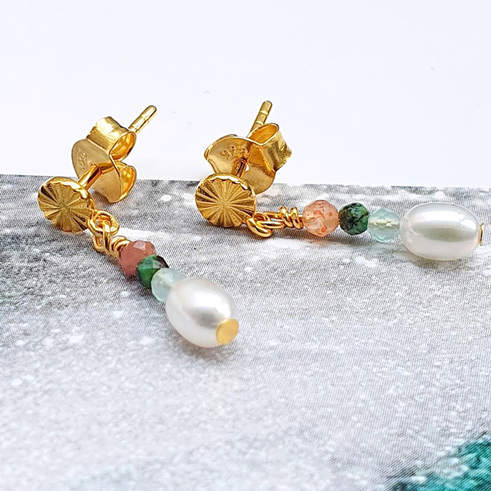 Earstuds, round flower cut 4 mm pad with loop, gold-plated silver, 2pcs.