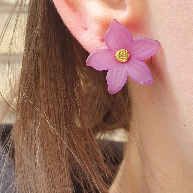 Acrylic flowers with pointed petals, dark purple, 20x5mm, 6pcs.