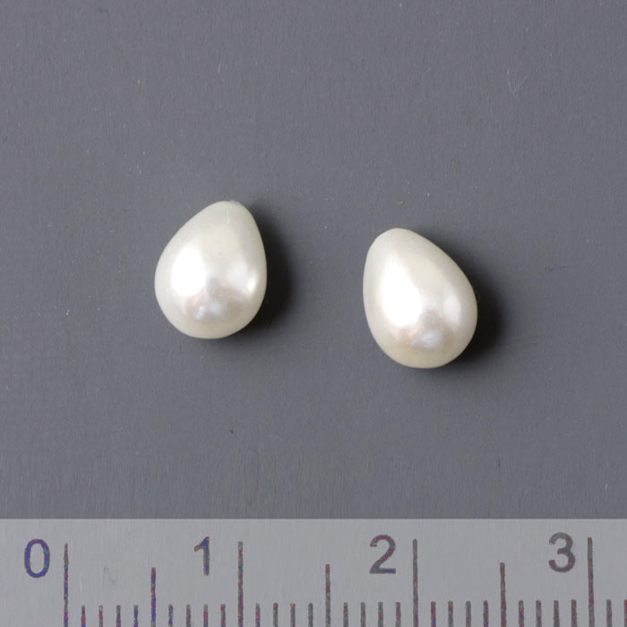 Shell pearl teardrop, small, white, 8x6mm, half-drilled, 2pcs