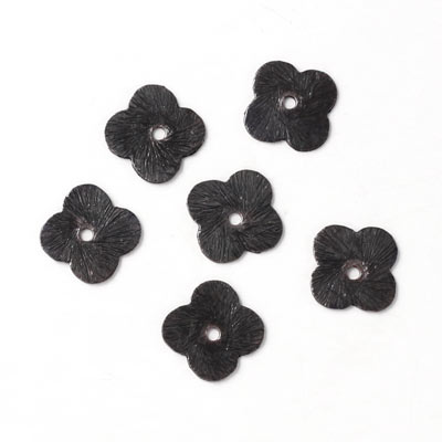 Black brass, flower, brushed with hole in the middle, 10mm, 6pcs.