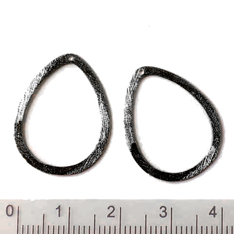 Silver teardrop outline, black, flat, brushed with 0,9mm hole at the top, 24x20mm. 2pcs