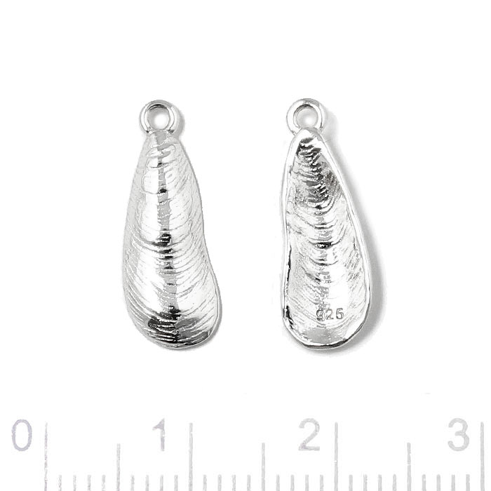 Pendant, long mussel with loop, silver, 17.5x6.5 mm, 1 pc.