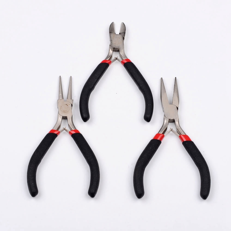 Basic 3-piece pliers set for jewelry making, chain-nose pliers, cutting pliers, round-nose pliers.
