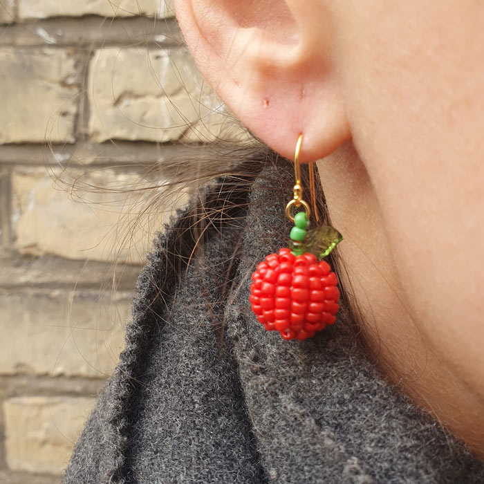 Pendant, red appel, seed bead fruit figure, approx. 21,5x15 mm, 1 pc