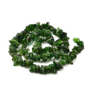 Diopsid, Strang, kleine Nuggets, grade A+, ca. 5x10x2 mm, ca. 150 Stk.