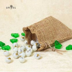 Glasperle, wei&szlig; mit silbernem Weihnachtsstrumpf, rund, 10 mm, 4 St&uuml;ck.