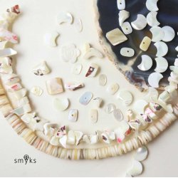 Perlmutt, ganzer Strang, unebene St&uuml;cken mit Loch, wei&szlig;, ca. 10x7x5mm, ca. 70 Stck