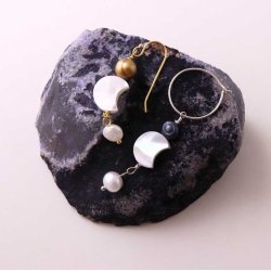 Perlmutter Mondsichel, Perle, ganzer Strang, wei&szlig; mit L&auml;ngsloch, 11x12x3 mm, ca. 35 Stk.