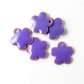 Emalje, lilla blomst, fg. Hul i kant, 12 mm, 4 stk
