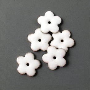 Emalje, hvid/slv blomst, hul i midt, 12mm, 4 stk