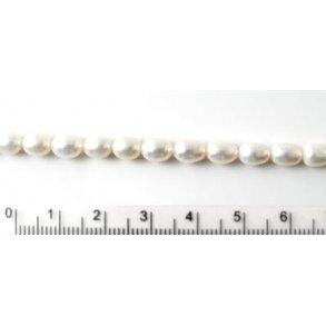 Swasserperle, ganzer Strang, wei, Tropfen, A-Qualitt, ca. 6x4,5 mm, ca. 66 Stk