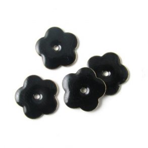 Emalje, sort blomst, hul i midt, fg. 14mm, 4stk