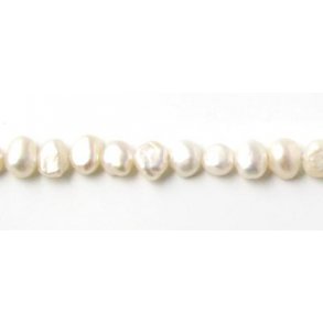 Swasserperle, ganzer Strang, barock, wei, 4,5x5,5x3 mm, A-grade, ca. 80 Stk.