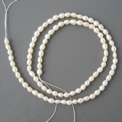 Swasserperle, ganzer Strang, wei, oval, ca. 4,5x3 mm, A-grade, ca. 90 Stk