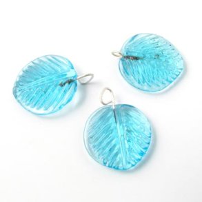 Glas-Anhnger, Blatt, mit se, hellblau, 18x15 mm