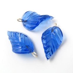 Glas-Anhnger, Blatt, mit se, blau, 22x13 mm, 6 Stk.