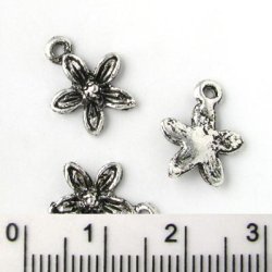 50 Stk., oxidiert, silberfarbene Perlen, Blumen mit &Ouml;se, 14x11 mm