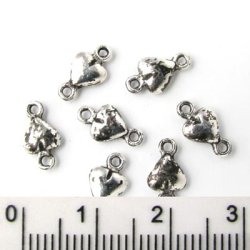 100 Stk., oxidiert, silberfarben, Herzen, mit zwei &Ouml;sen, 10x5 mm