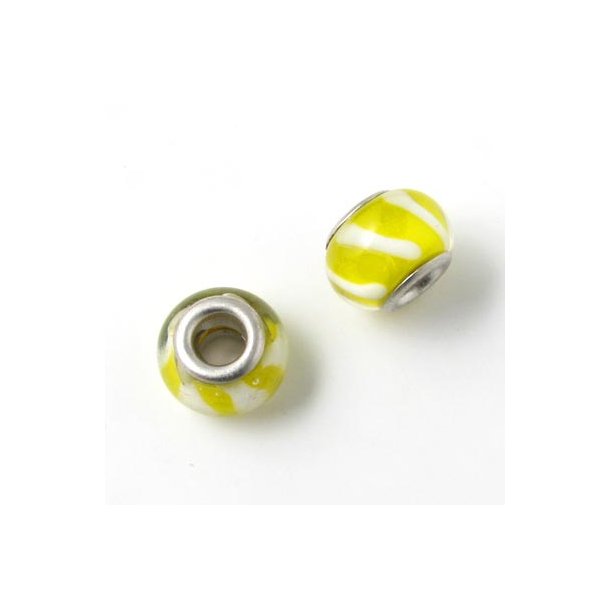 Glasperle, gul, klar m striber, stort hul,13x9 mm.