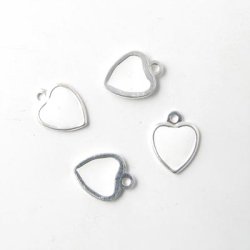 Emaille-Anh&auml;nger, klein, wei&szlig;es Herz, mit &Ouml;se, 10x7 mm, 6 Stk.