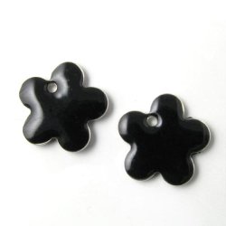 Emaille-Anh&auml;nger, schwarze Blume, 15 mm, 2 Stk.