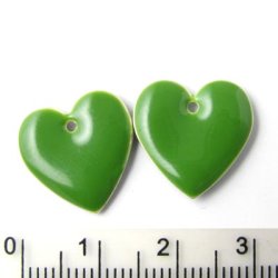 Emaille-Anh&auml;nger, dunkelgr&uuml;nes Herz, 16x16 mm, 2 Stk.