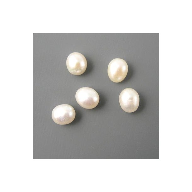 Ferskvandsperle, anboret, hvid, drbe, 9x7 mm, 4 stk.