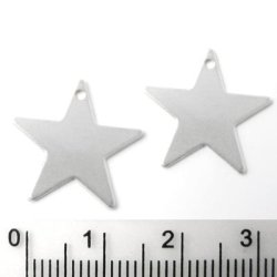 Versilberte Sterne, mit Loch, matt, 18 mm, 6 Stk.