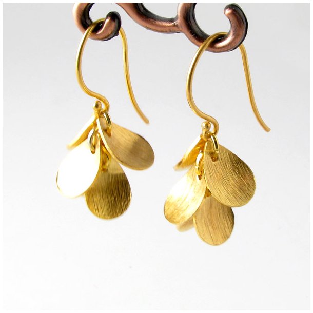 DIY jewelry kit, Earrings with gilded curved teardrop cluster.