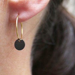 Schwarze Silbermnzen, mit Loch an den Kanten, gebrstet, 8 mm, 2 Stk.