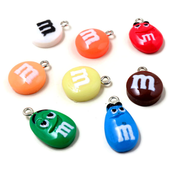 M&M Slik Efterligning, Diverse Vedhæng Med Metaløje, Plastik, Mix Farver, 19x14x6 mm, 6 Stk til Smykkefremstilling