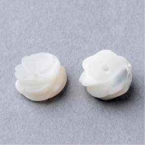 Blüte, angebohrt, weiß, Perlmutt, 8x4,5 mm, angebohrt, Lochgröße 0,7 mm, 4 Stk.