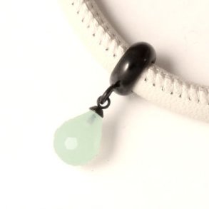 Mintgrüner Kristalltropfen-Anhänger aus schwarzem Stahl, Öse mit 6 mm Loch, 1 Stk.